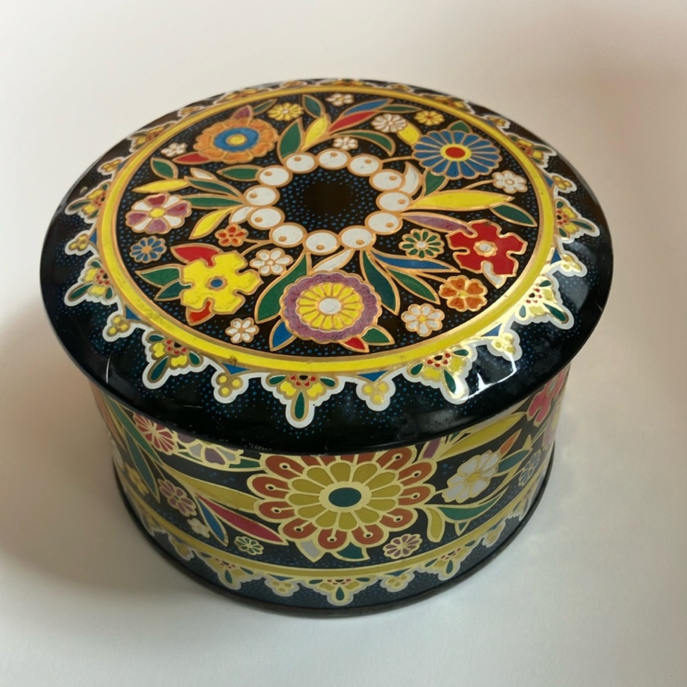 Vintage Daher English Flower Tin